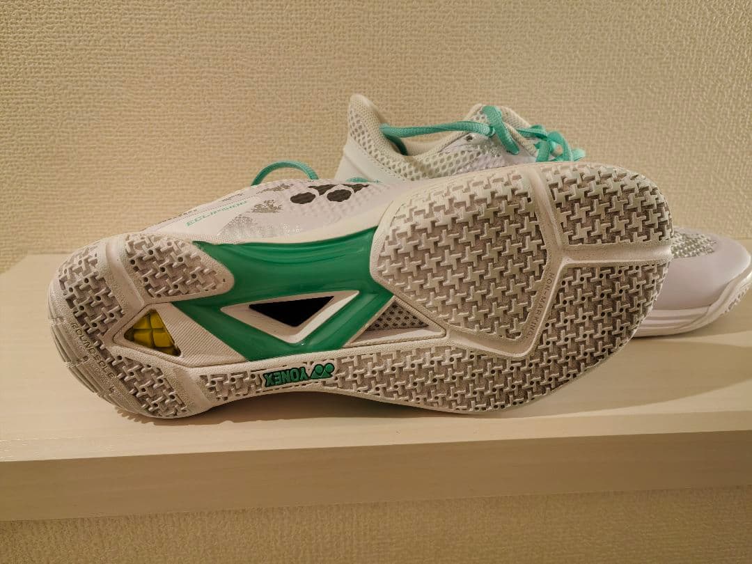 美品　YONEX パワークッションエクリプションZウィメン24CM