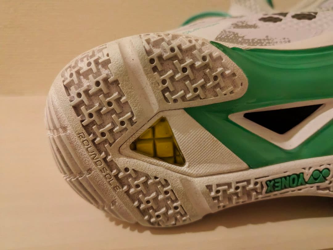 美品　YONEX パワークッションエクリプションZウィメン24CM