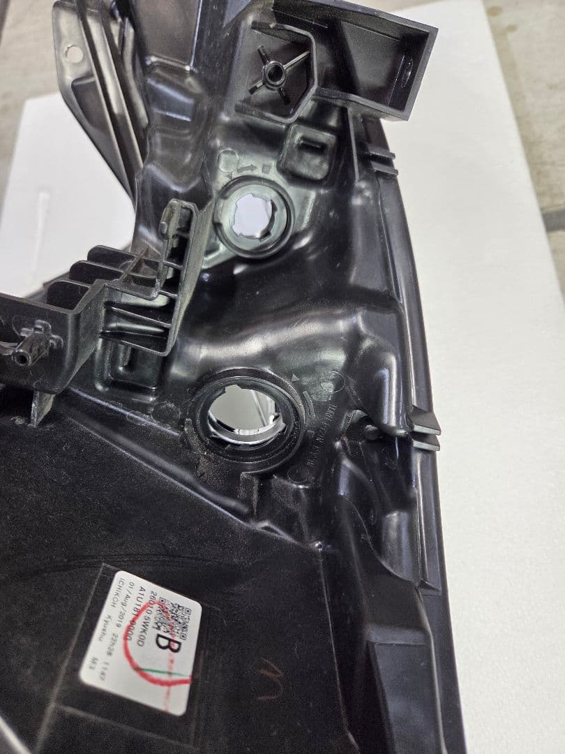 日産 E12 ノート 後期型 右側ヘッドランプユニット