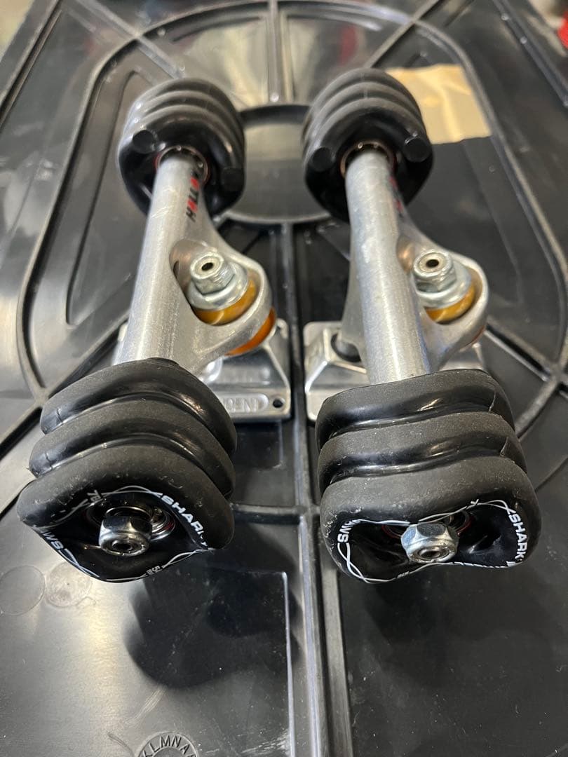 美品！independentトラック ホロー 139 ステージ11 ウィール付
