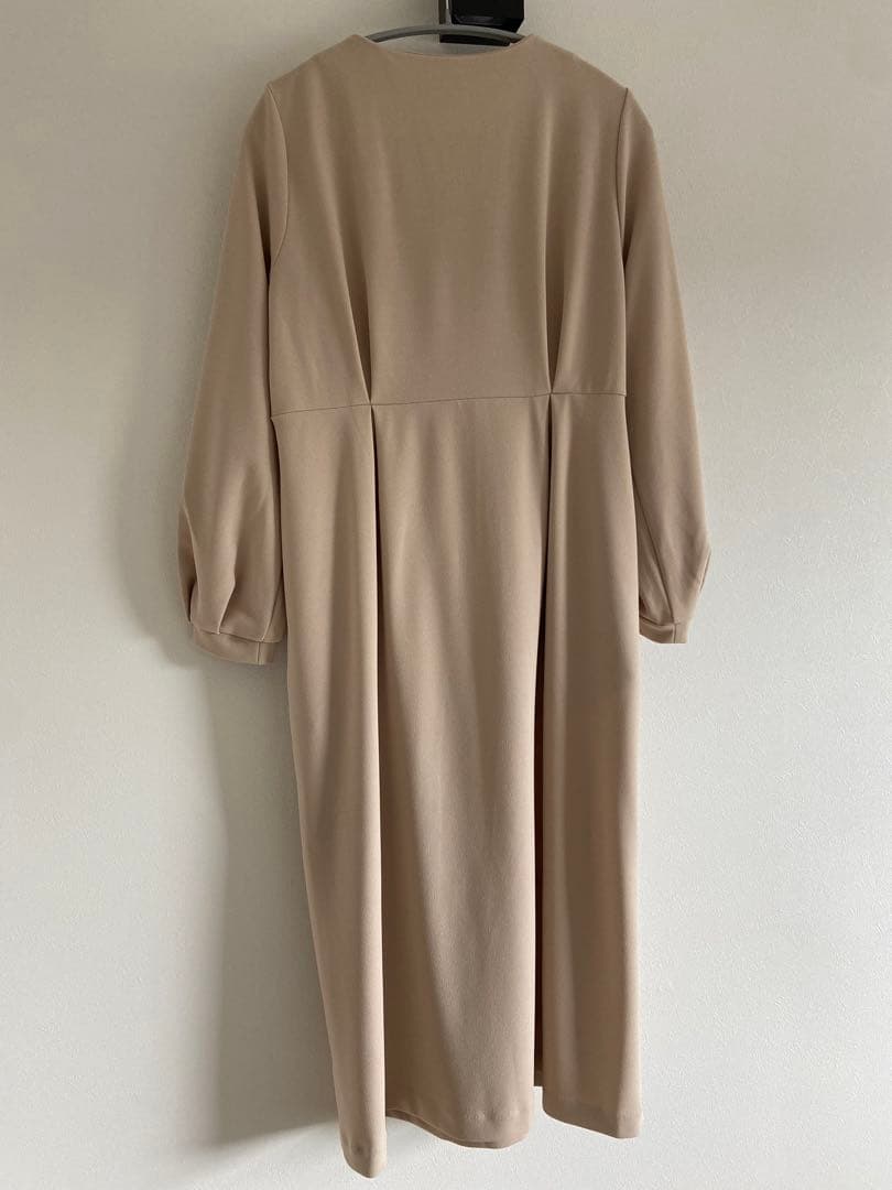 【美品】マタニティ・産後使える　授乳が簡単　上品キーネックのワンピース