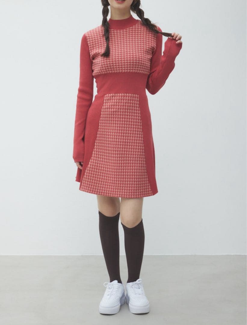 千鳥柄　ニット　ワンピース　フレアスカート　春夏　ゴルフ　ハイネック　長袖