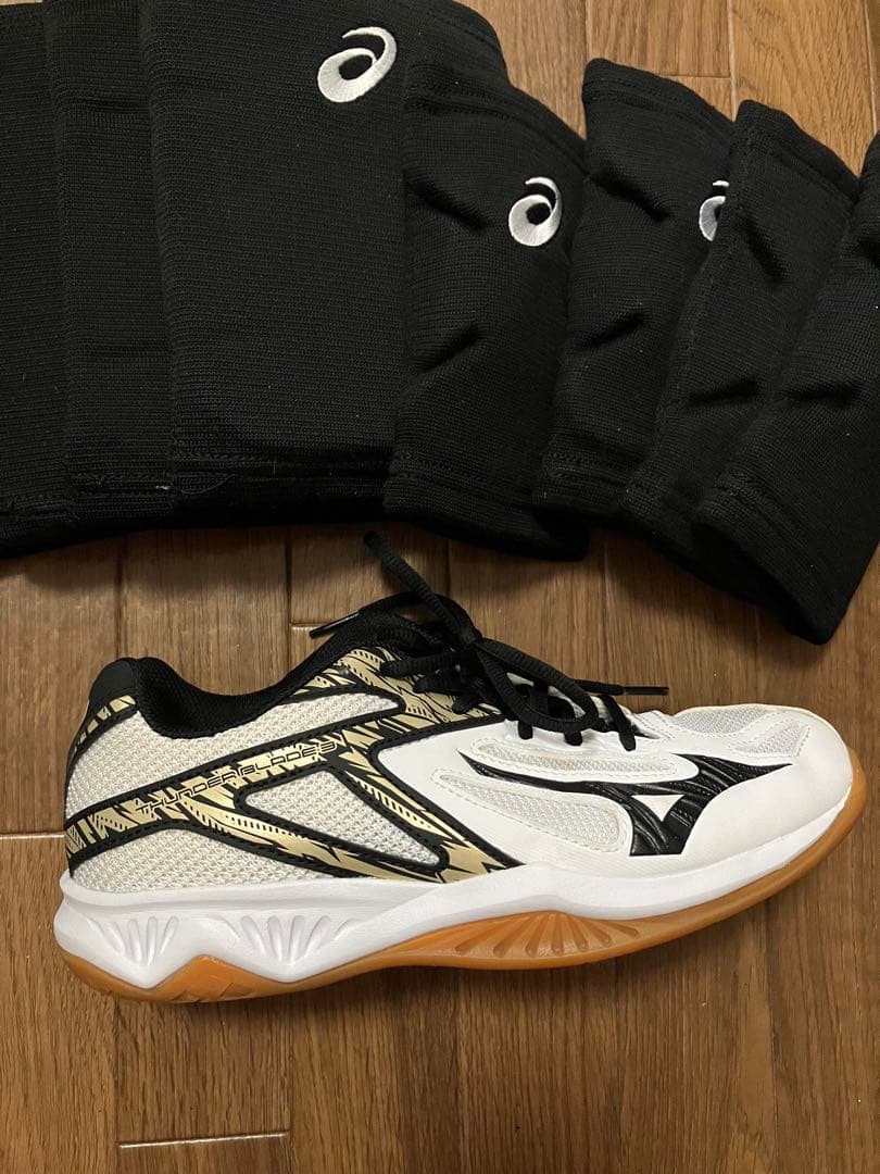Mizuno サンダーブレードIII24.0白/黒 ひじ膝サポーター付き
