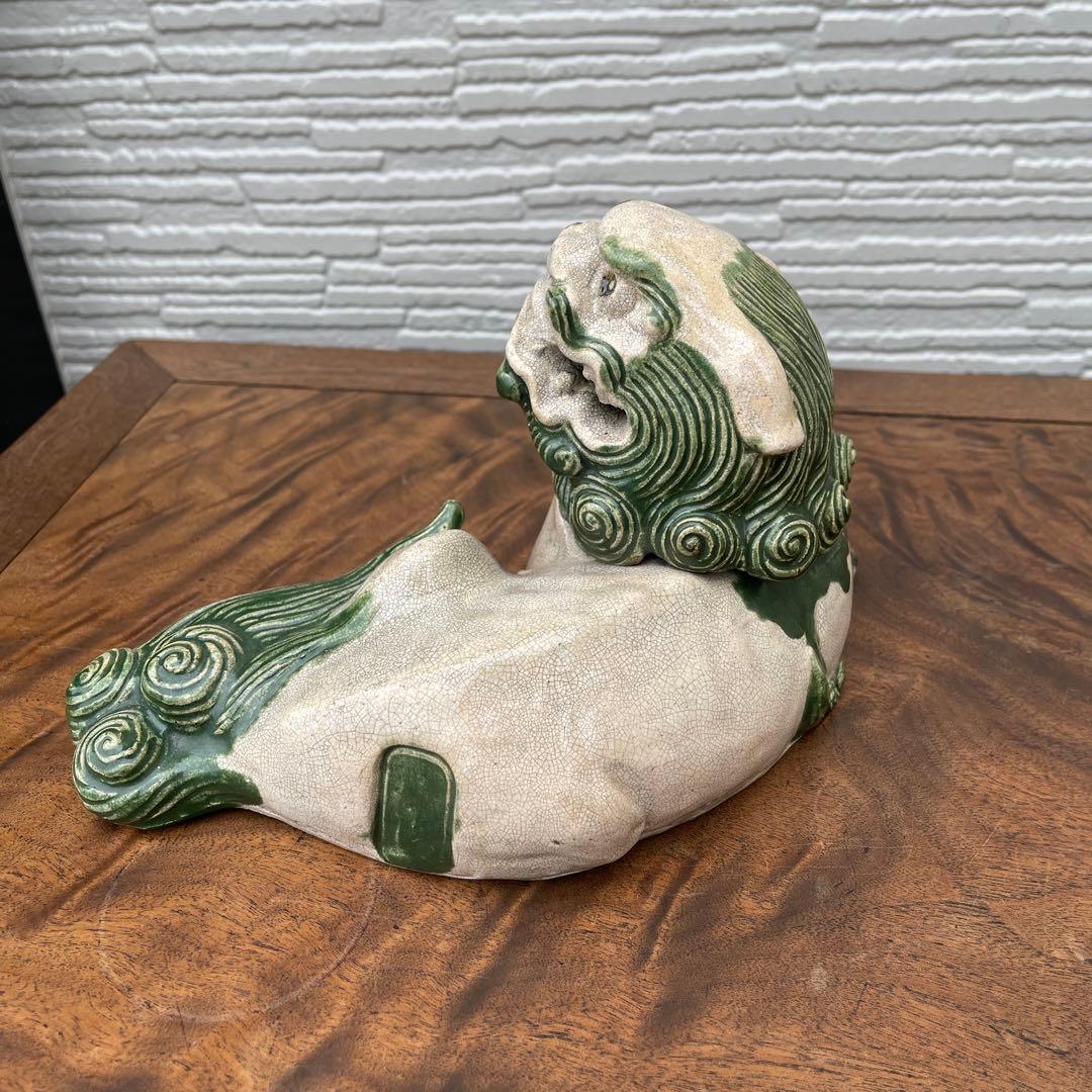 陶器製 獅子の形状の装飾品