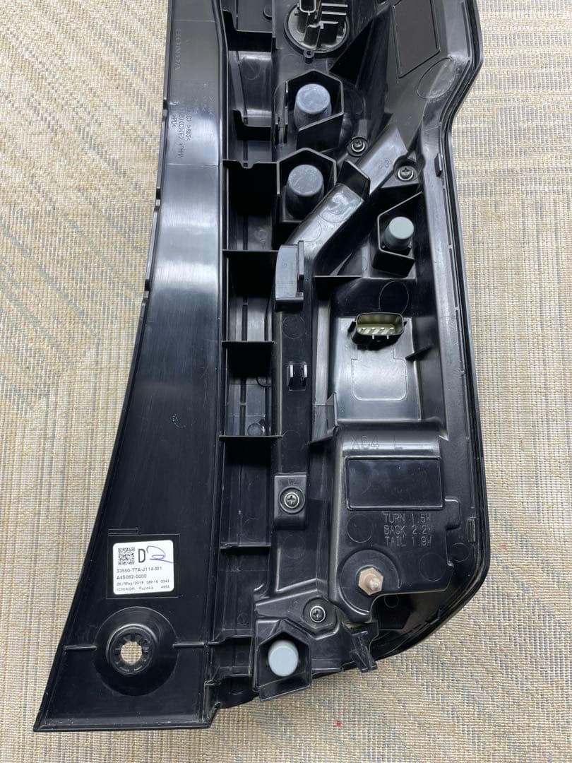 N-BOX カスタム JF3JF4 左テールライト ICHIKOH D186