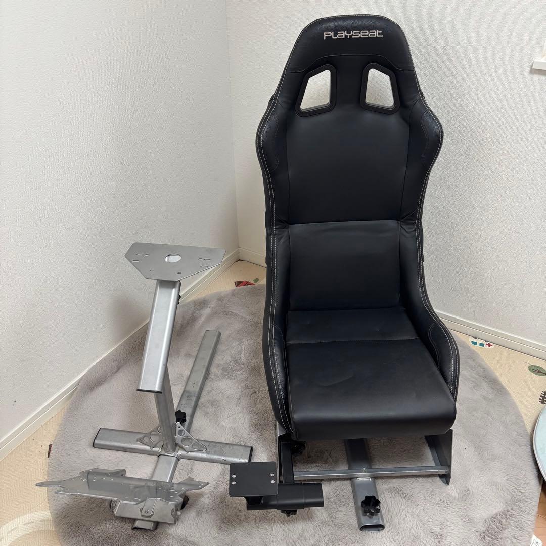 Playseat® Evolution Black レーシングコックピット