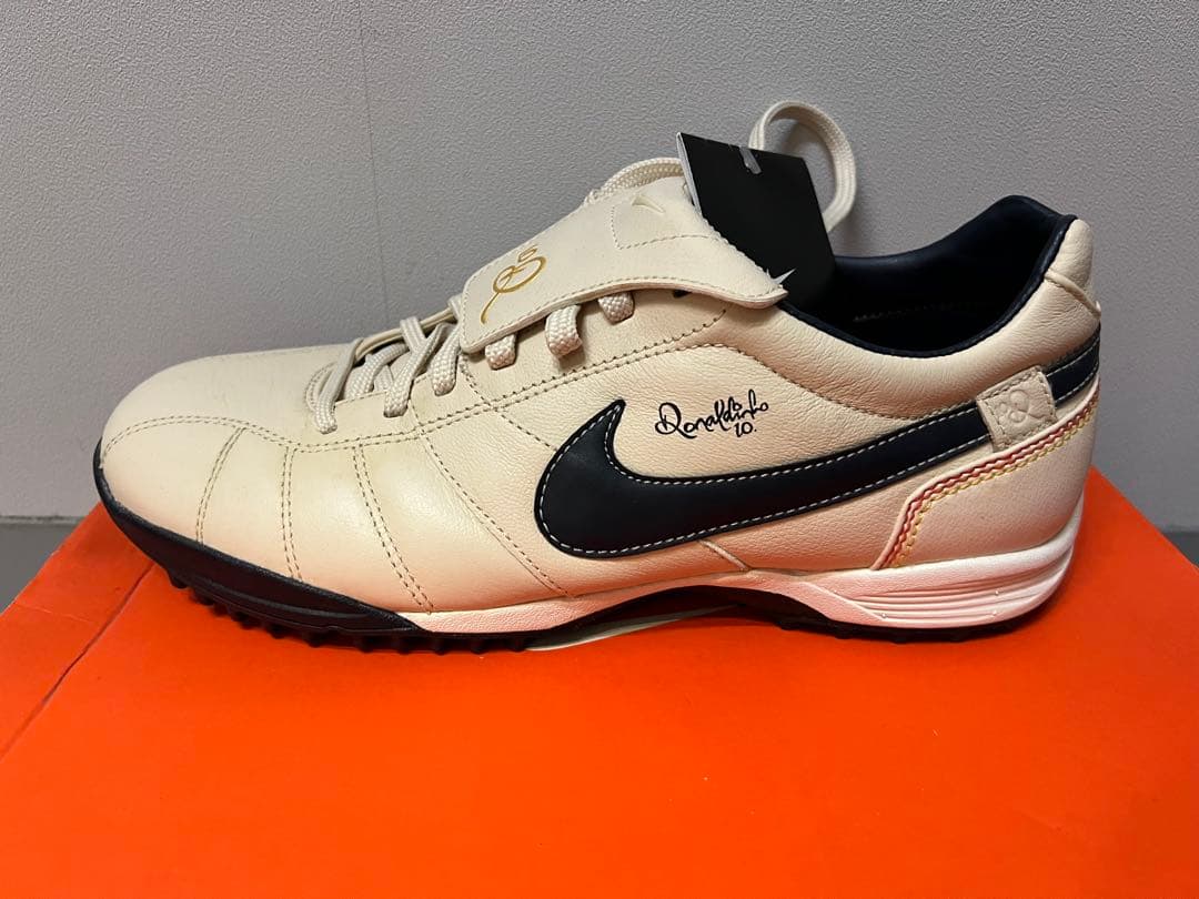 【新品未使用　タグ付美品】NIKE ナイキ　ティエンポ　ロナウジーニョモデル
