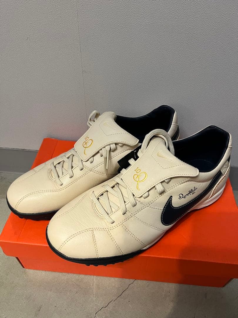 【新品未使用　タグ付美品】NIKE ナイキ　ティエンポ　ロナウジーニョモデル