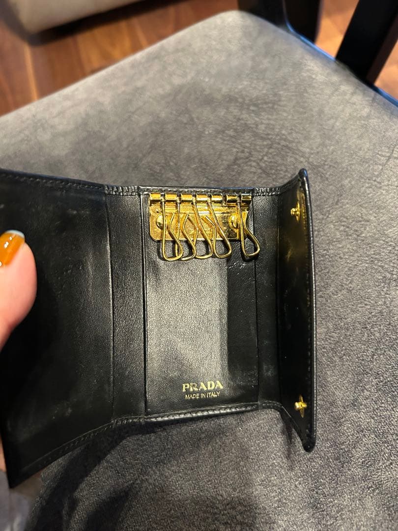 【美品】PRADA ブラックレザー キーケース