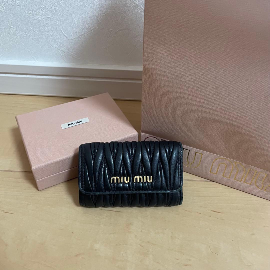 MIU MIU ブラック キーケース