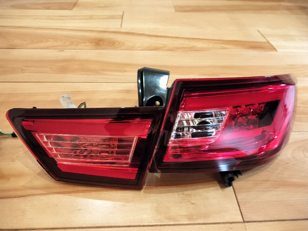 ★値下★ルノー ルーテシア4前期型用ファイバーLEDテールランプ