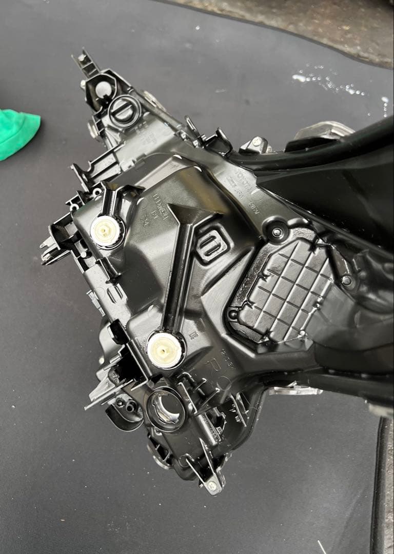 トヨタプリウス　ZVW50/51/55 50系　前期純正LED　右ヘッドライト