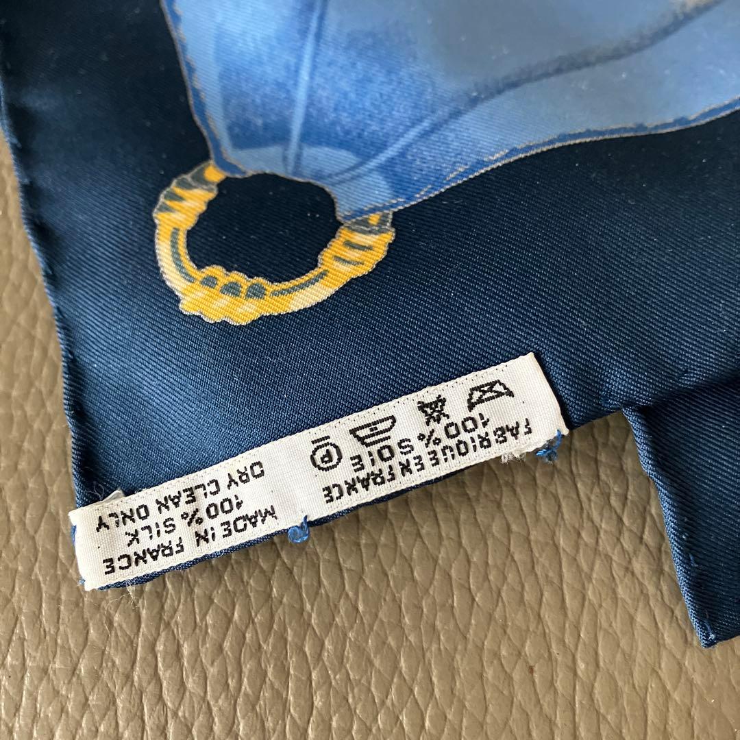 HERMES シルクスカーフ 装飾的デザイン　カレ90