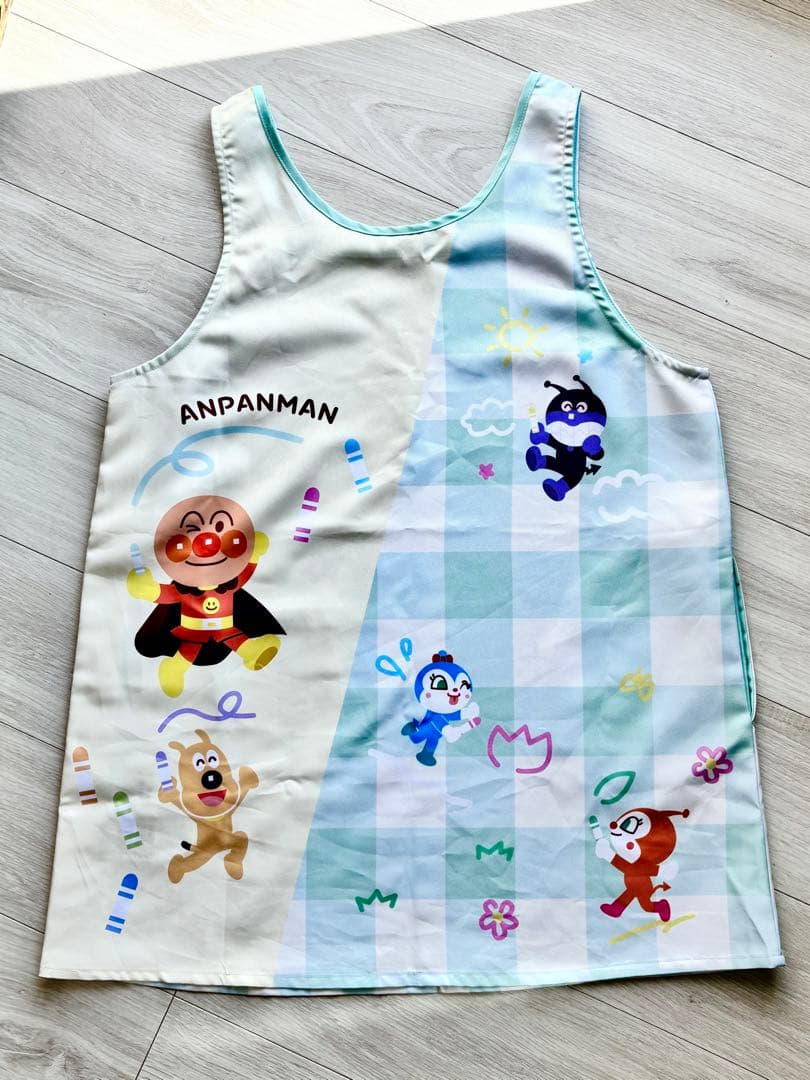 【美品】アンパンマン　エプロン　「アンパンマン一緒に描こう！」