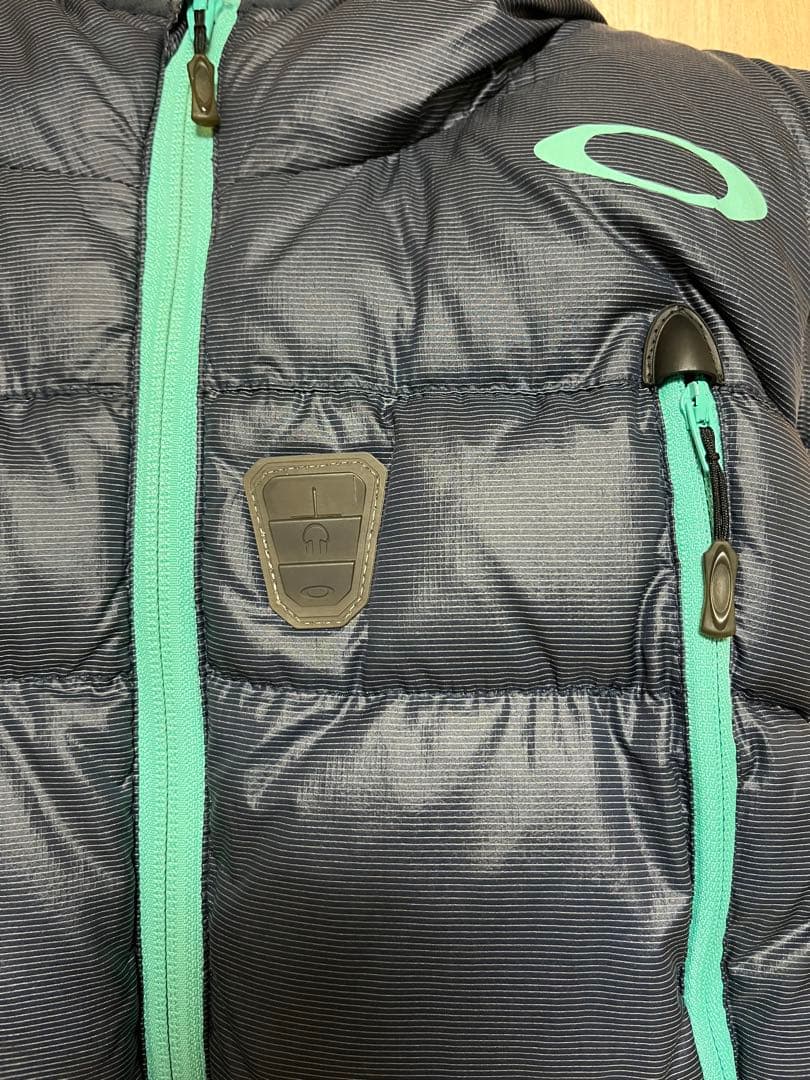 oakley オークリー　RIPPED DOWN VEST ダウンベスト