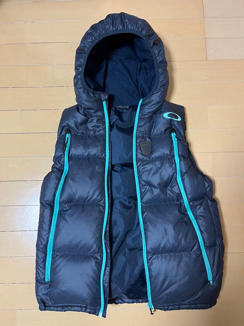 oakley オークリー　RIPPED DOWN VEST ダウンベスト