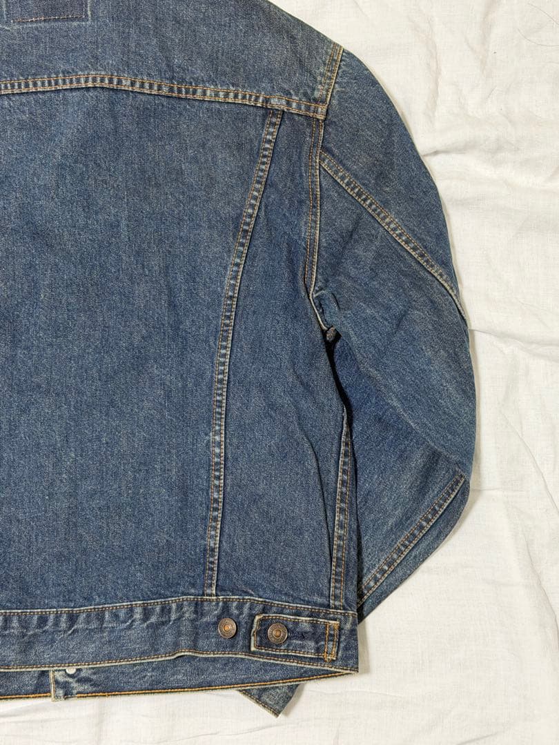 70606 Levi'sリーバイス　デニムジャケット　Lサイズ