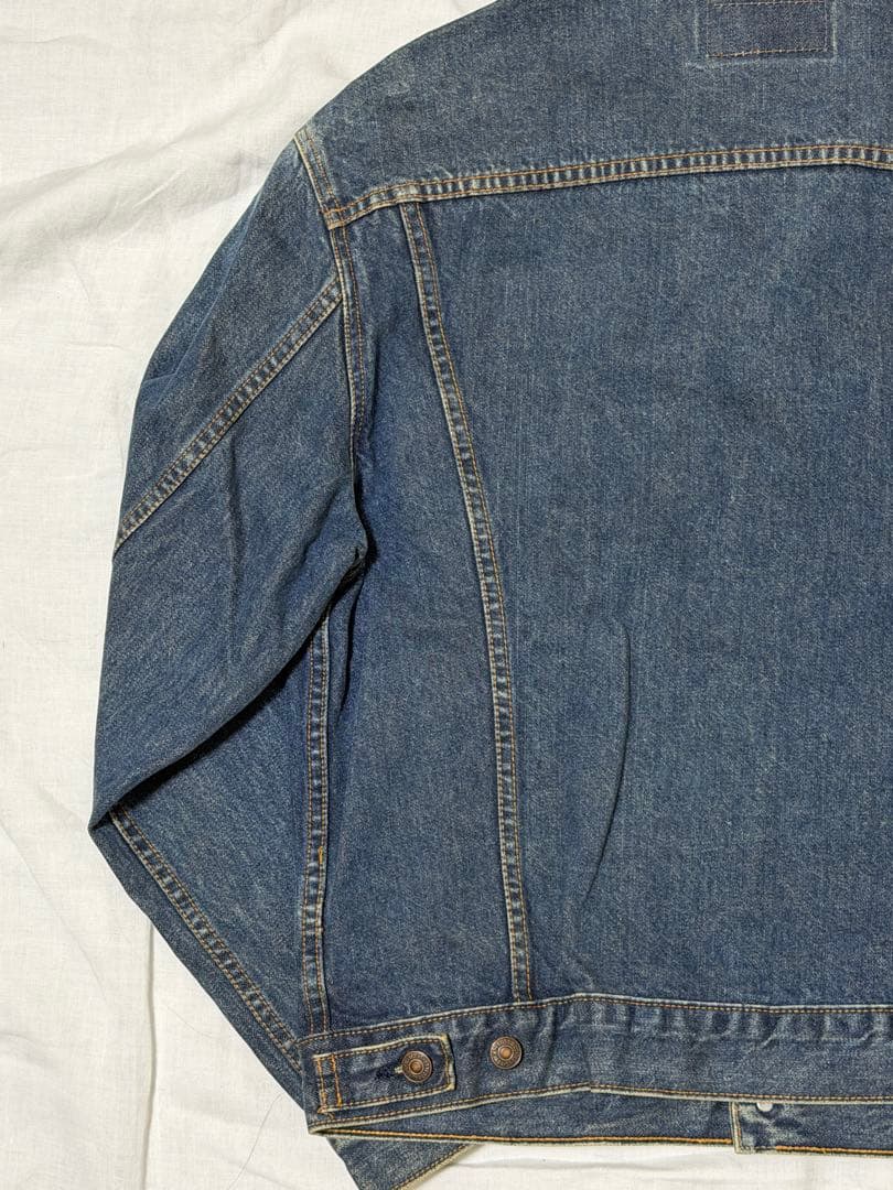 70606 Levi'sリーバイス　デニムジャケット　Lサイズ