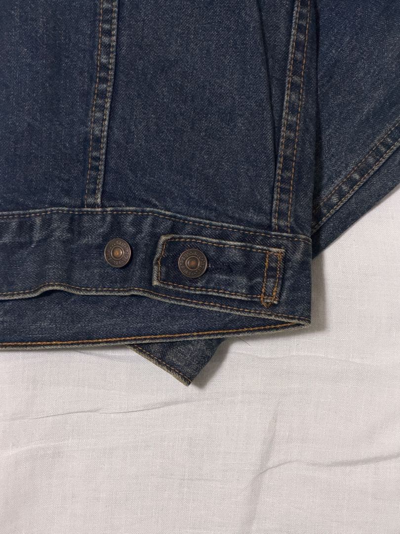 70606 Levi'sリーバイス　デニムジャケット　Lサイズ
