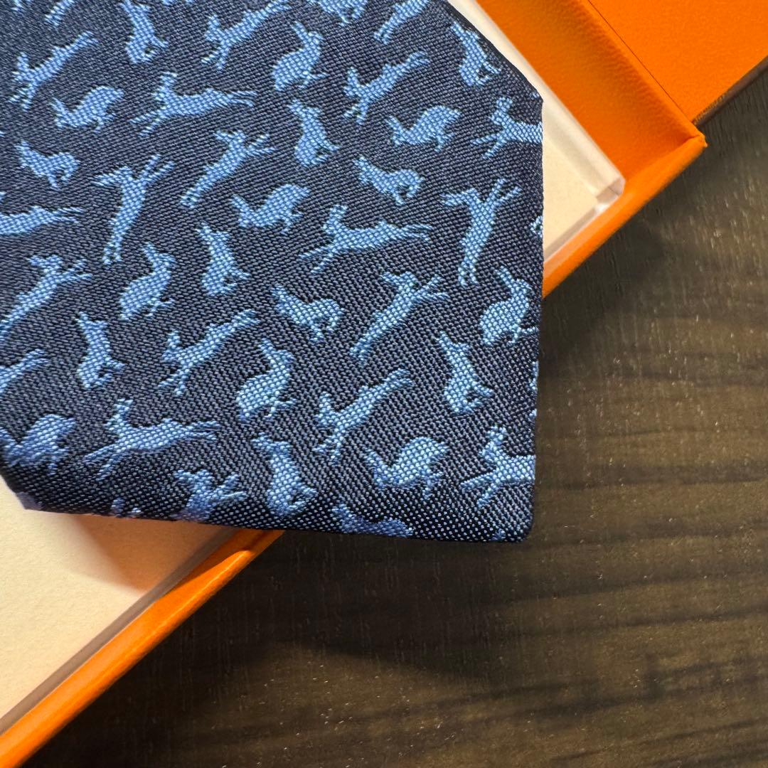 飛躍の象徴 極美品 HERMES エルメス 奔兎 ラビット ネクタイ ネイビー