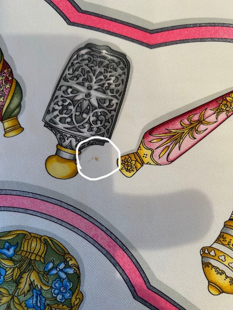 HERMES エルメス　シルクスカーフ 大判　宝石瓶