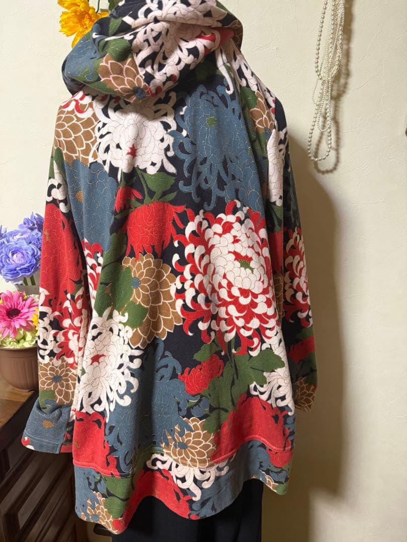 パゴン　pagong 京都発　世界へ　乱菊　華やかな花柄パーカー
