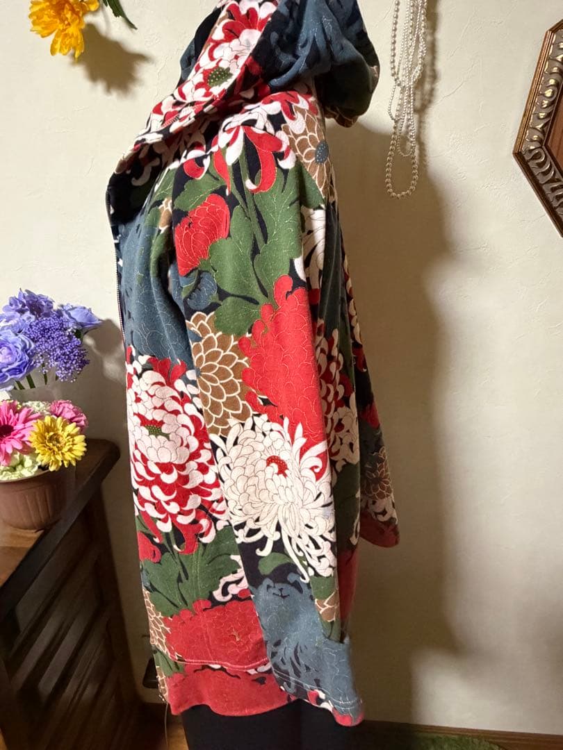 パゴン　pagong 京都発　世界へ　乱菊　華やかな花柄パーカー