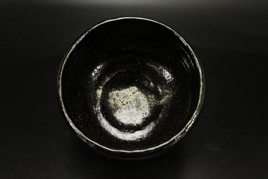 茶道具 黒楽茶碗 在銘 松楽 木々風景文様(メ1743)