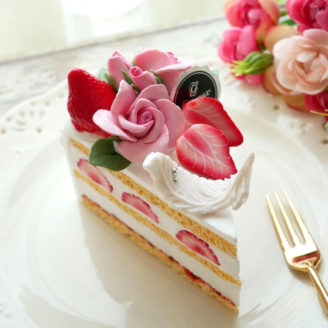 【ルブの森★様】フェイクスイーツ◆薔薇飾♡豪華な苺のショートケーキ◆リアルサイズ