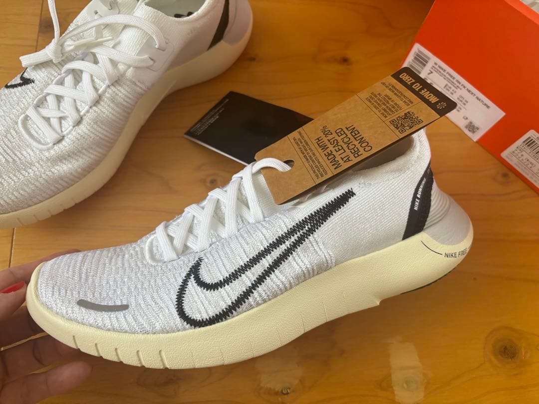 NIKE ナイキ　フリーラン　ホワイト　24