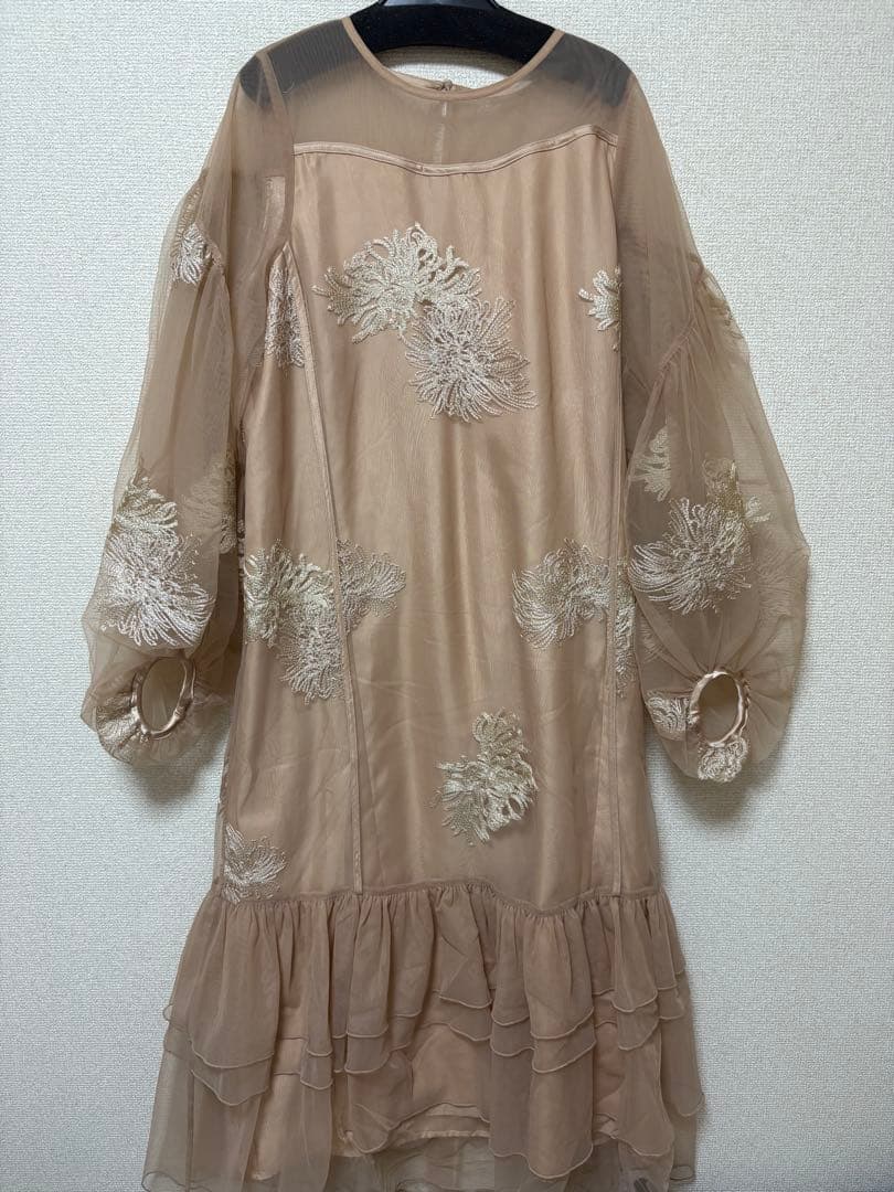 新品niana フラワー 刺繍ティアードフリルドレス Aライン パーティードレス
