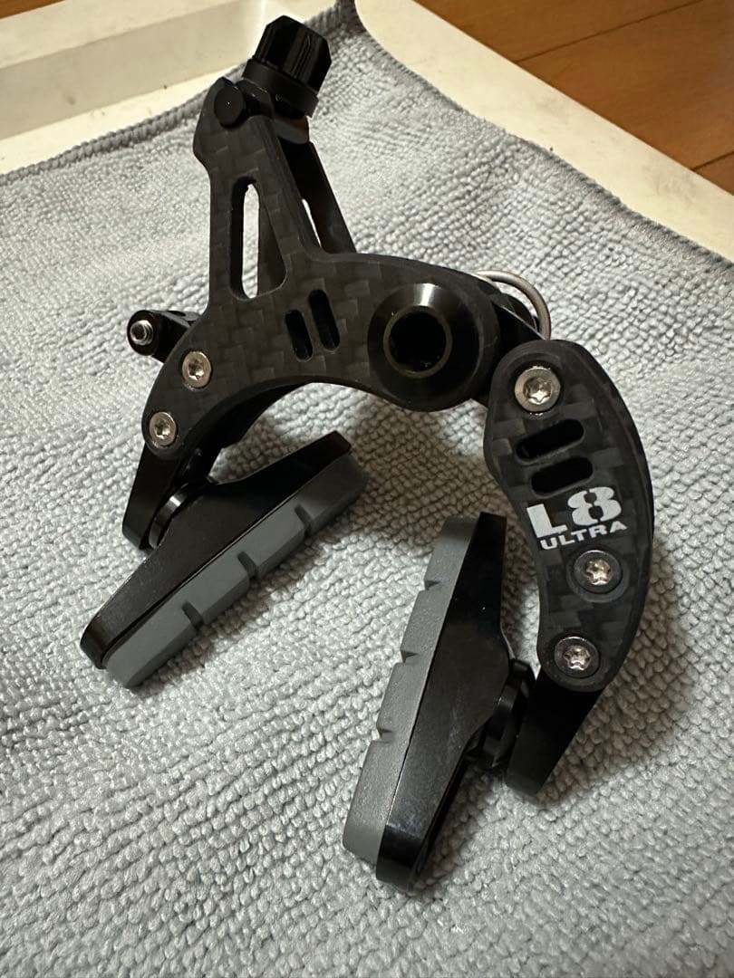 新品/超軽量自転車カーボンベースブレーキキャリパー/アルミリムパッド/フロント用