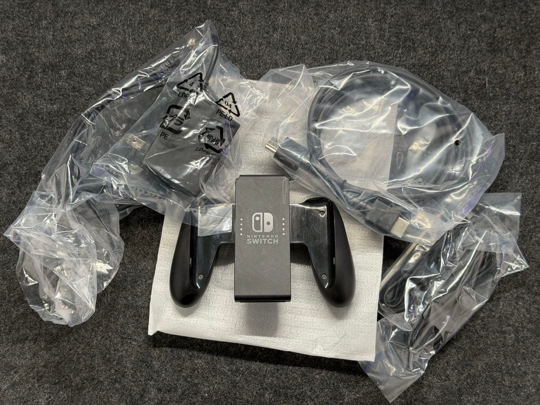Nintendo Switch+純正プロコン(128GB Micro SD付き)