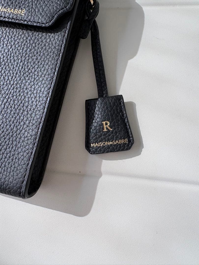 MAISON de SABRÉ 携帯ブラックショルダーバッグ