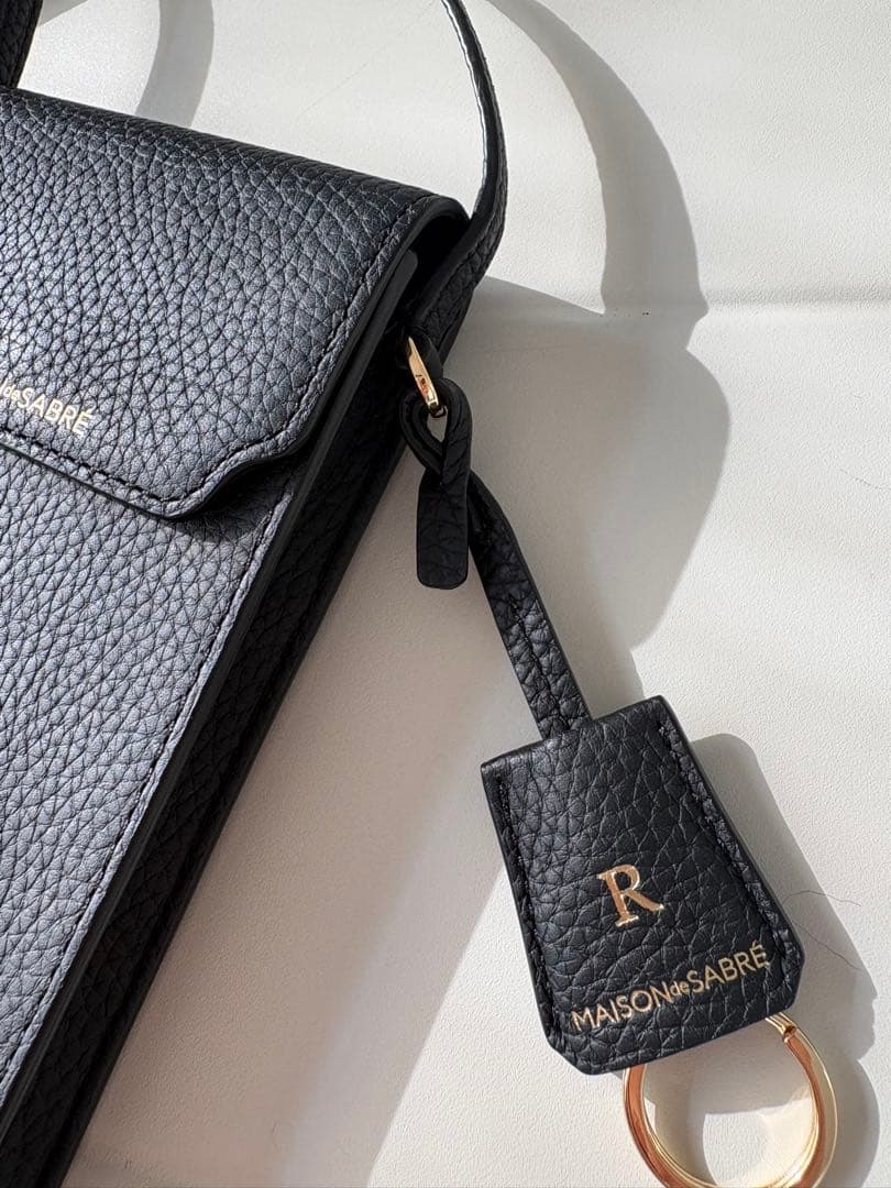 MAISON de SABRÉ 携帯ブラックショルダーバッグ