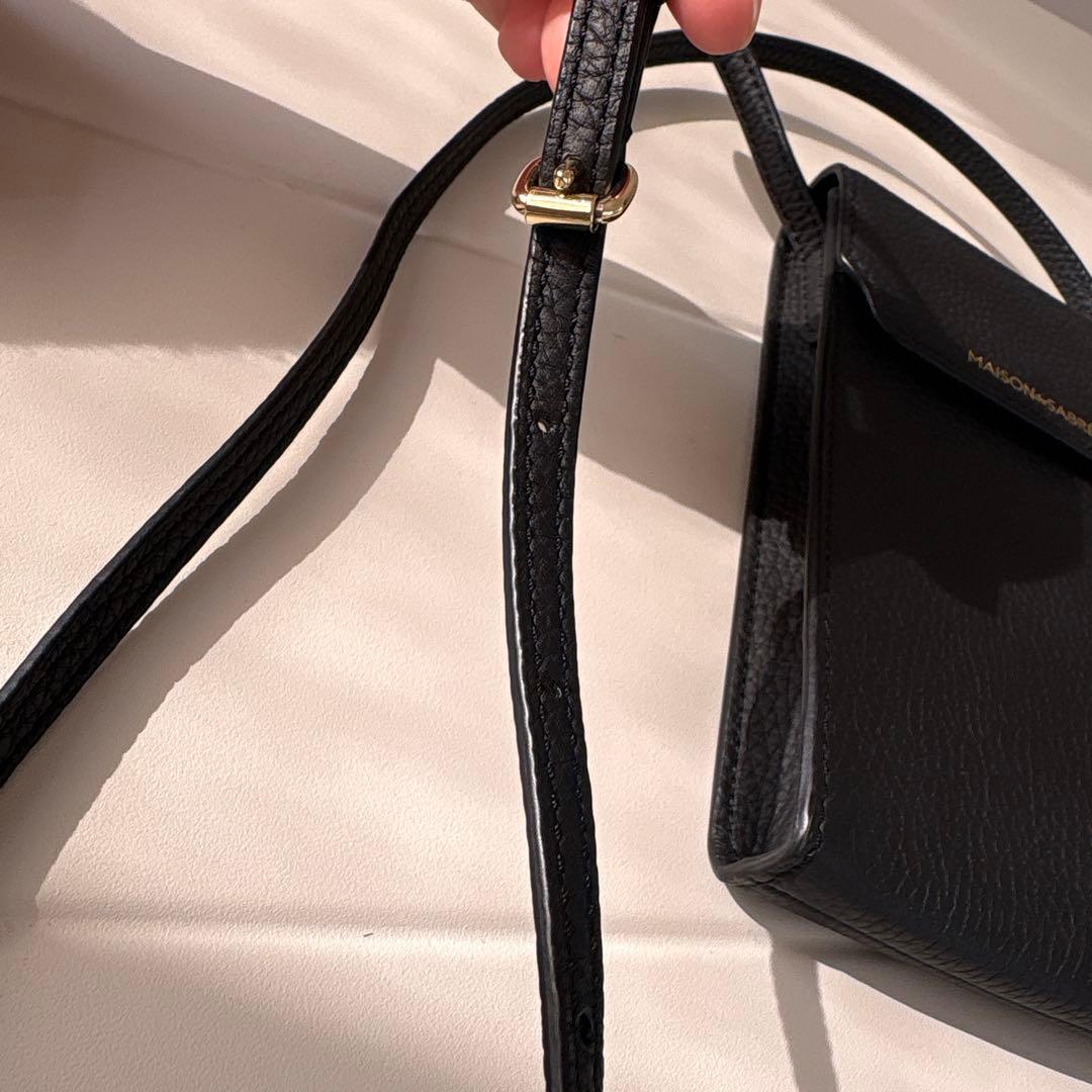 MAISON de SABRÉ 携帯ブラックショルダーバッグ