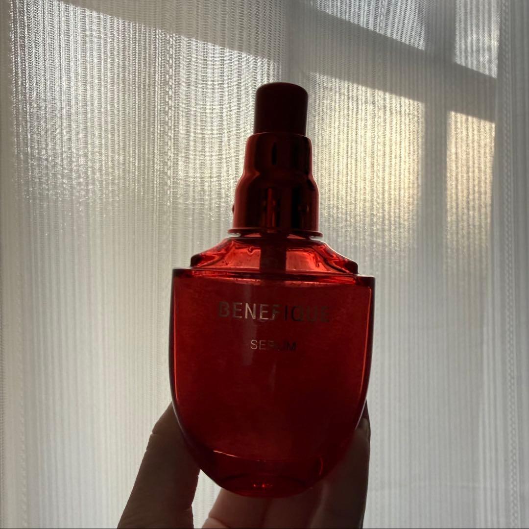 BENEFIQUE SERUM 赤