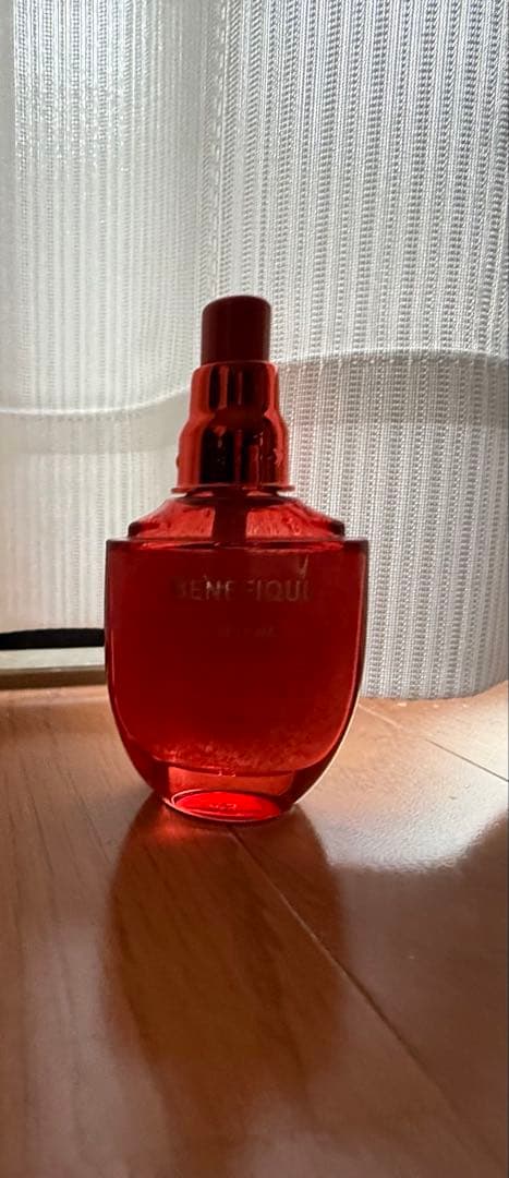 BENEFIQUE SERUM 赤