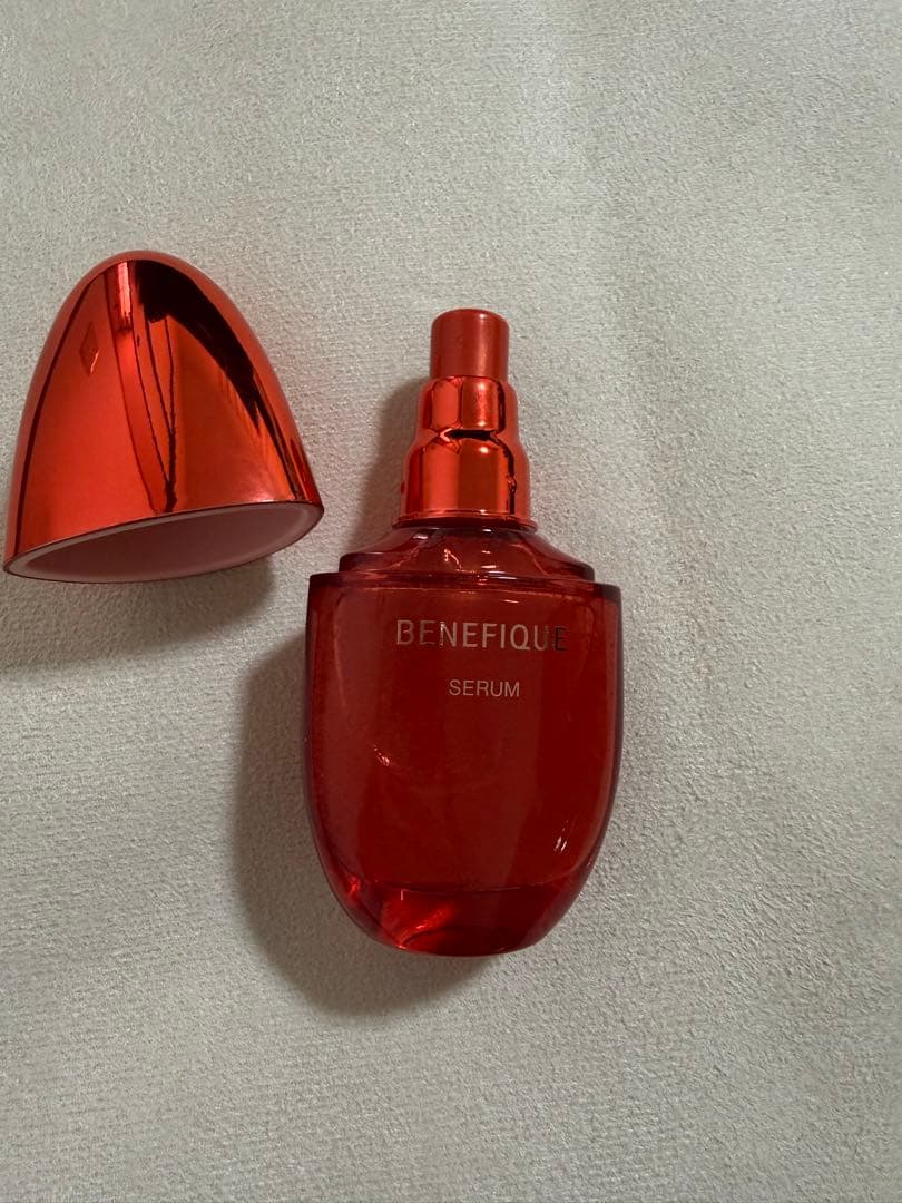 BENEFIQUE SERUM 赤