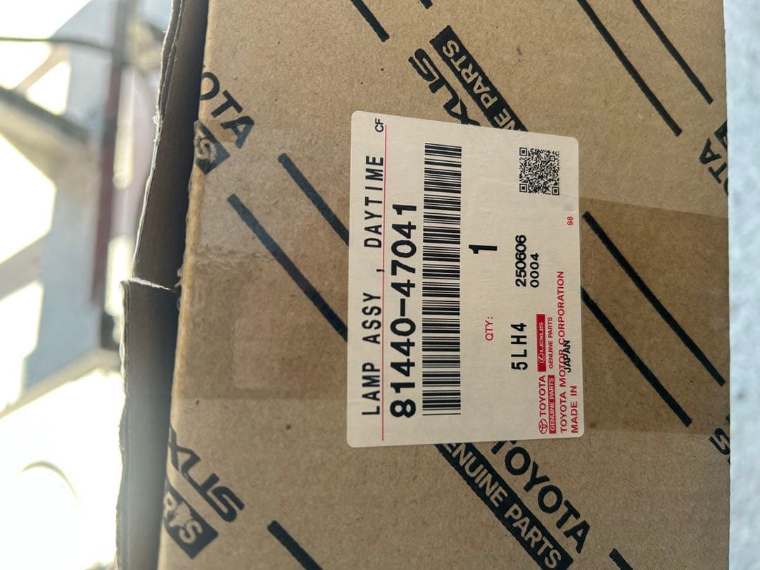 プリウスα 純正 デイタイムランプ 左　81440-47041 新品