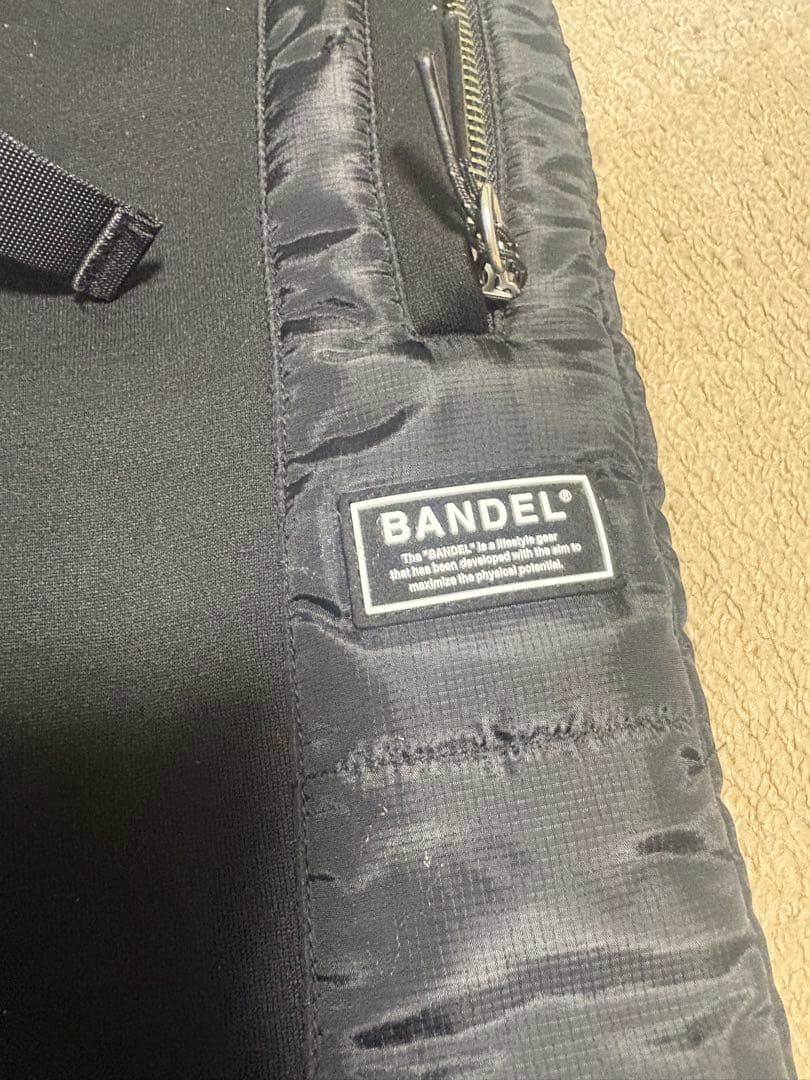 BANDEL ブラックパンツ サイドジッパー付き
