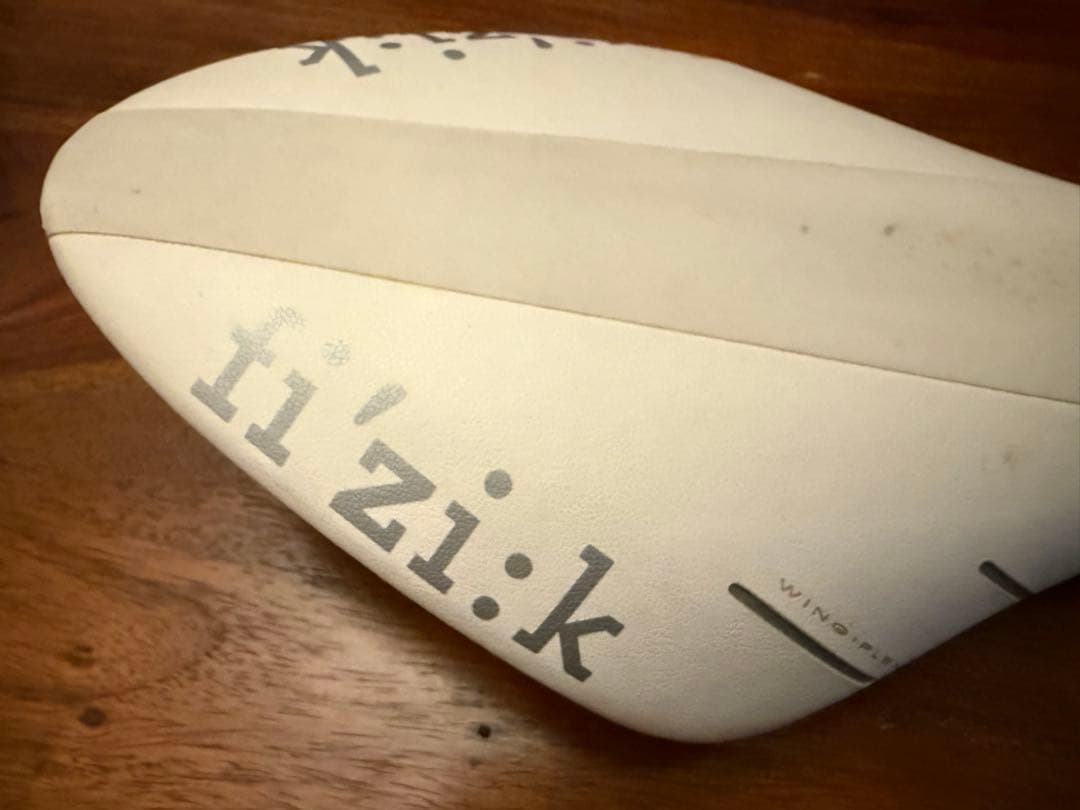 フィジーク Fizik アリオネARIONE R1 カーボンレールサドルホワイト