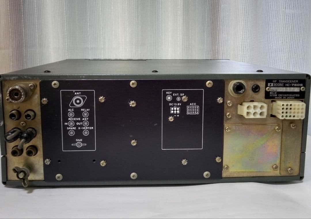 アイコム製　IC-750s HF オールモード トランシーバー