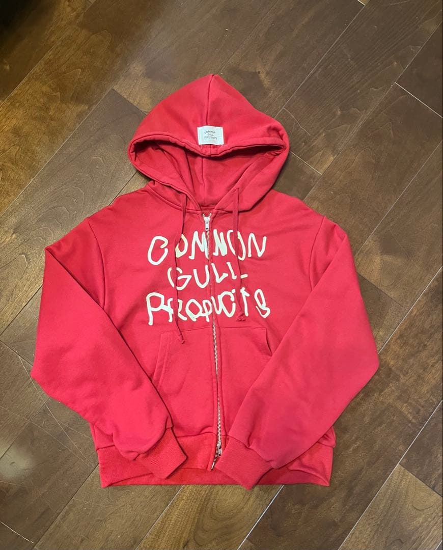 common gull products. ジップパーカー 赤