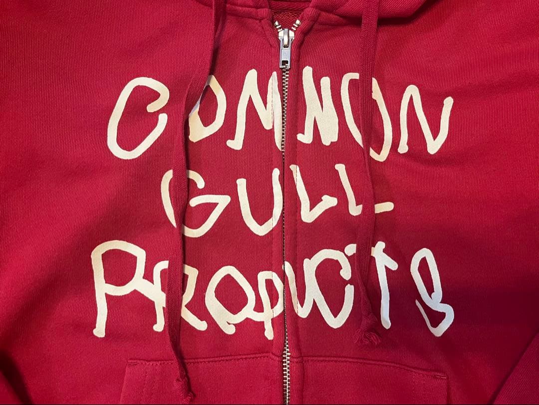 common gull products. ジップパーカー 赤