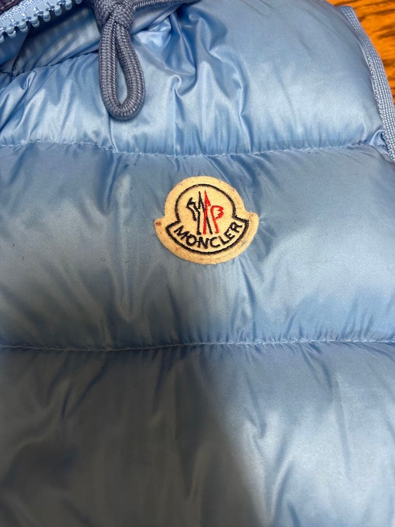 MONCLER 水色 ダウンベスト