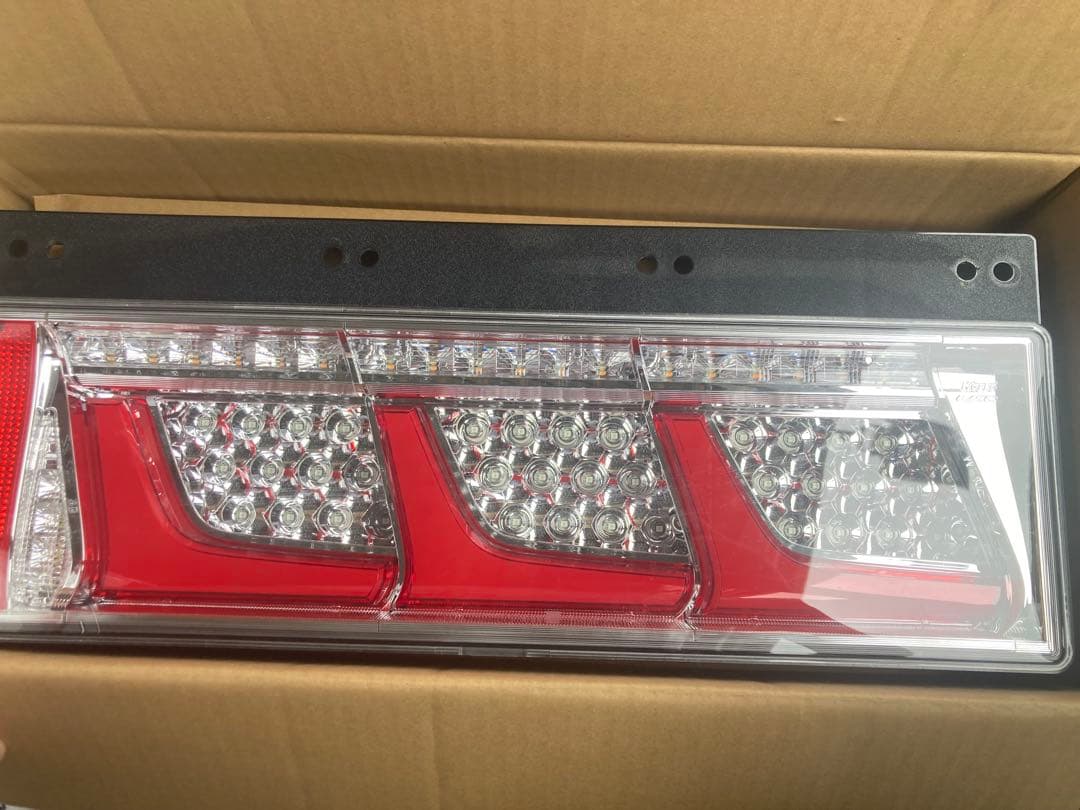 小糸　テールランプ　左右　LED　新車外し