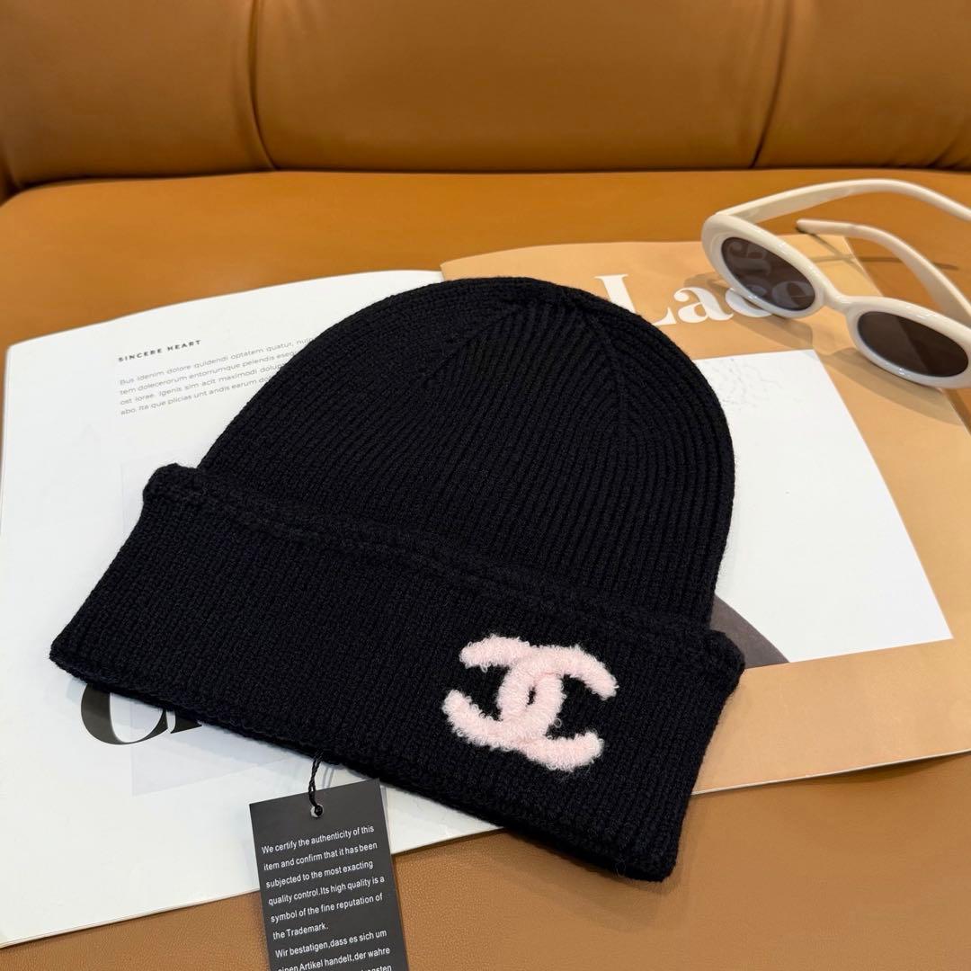 CHANEL 黒 ニット帽 ロゴ刺繍