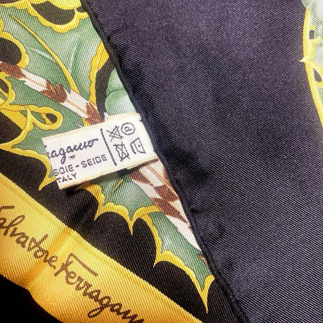 Ferragamoフェラガモスカーフ★美品.大判カレ.イタリア製.鳥 花 シルク