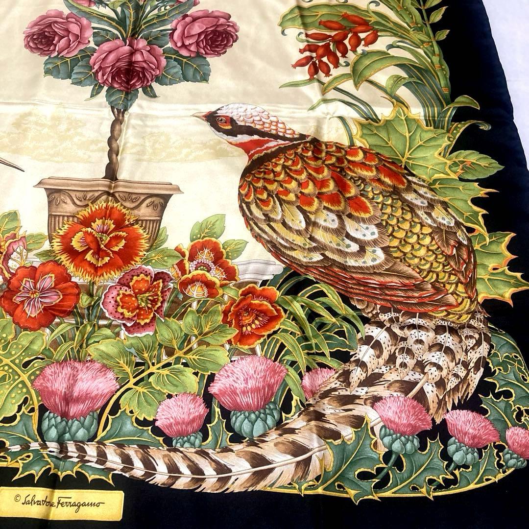 Ferragamoフェラガモスカーフ★美品.大判カレ.イタリア製.鳥 花 シルク